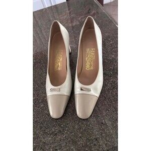 Ferragamo shoes narrow size 5.5